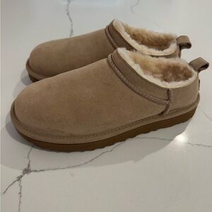 Ugg micro mini in ‘sand’